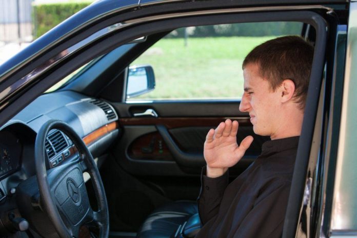 W Samochodzie Czuć Zapach Spalonej Gumy — Możliwe Przyczyny I Rozwiązania - Autopedia